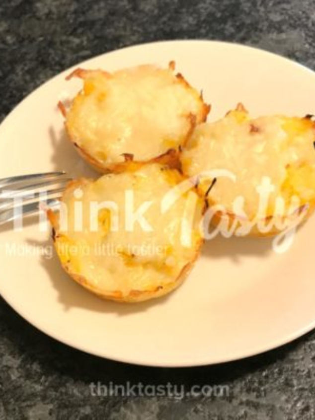 muffins made of spaghetti squash and cheese