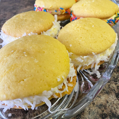 love me some lemon whoopie pies