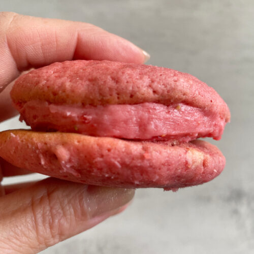 strawberry whoopie pie